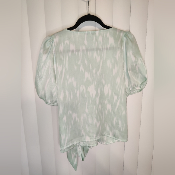 NWT Nine West Mint Green Silky Tie Front Blouse Large - Picture 2 of 4